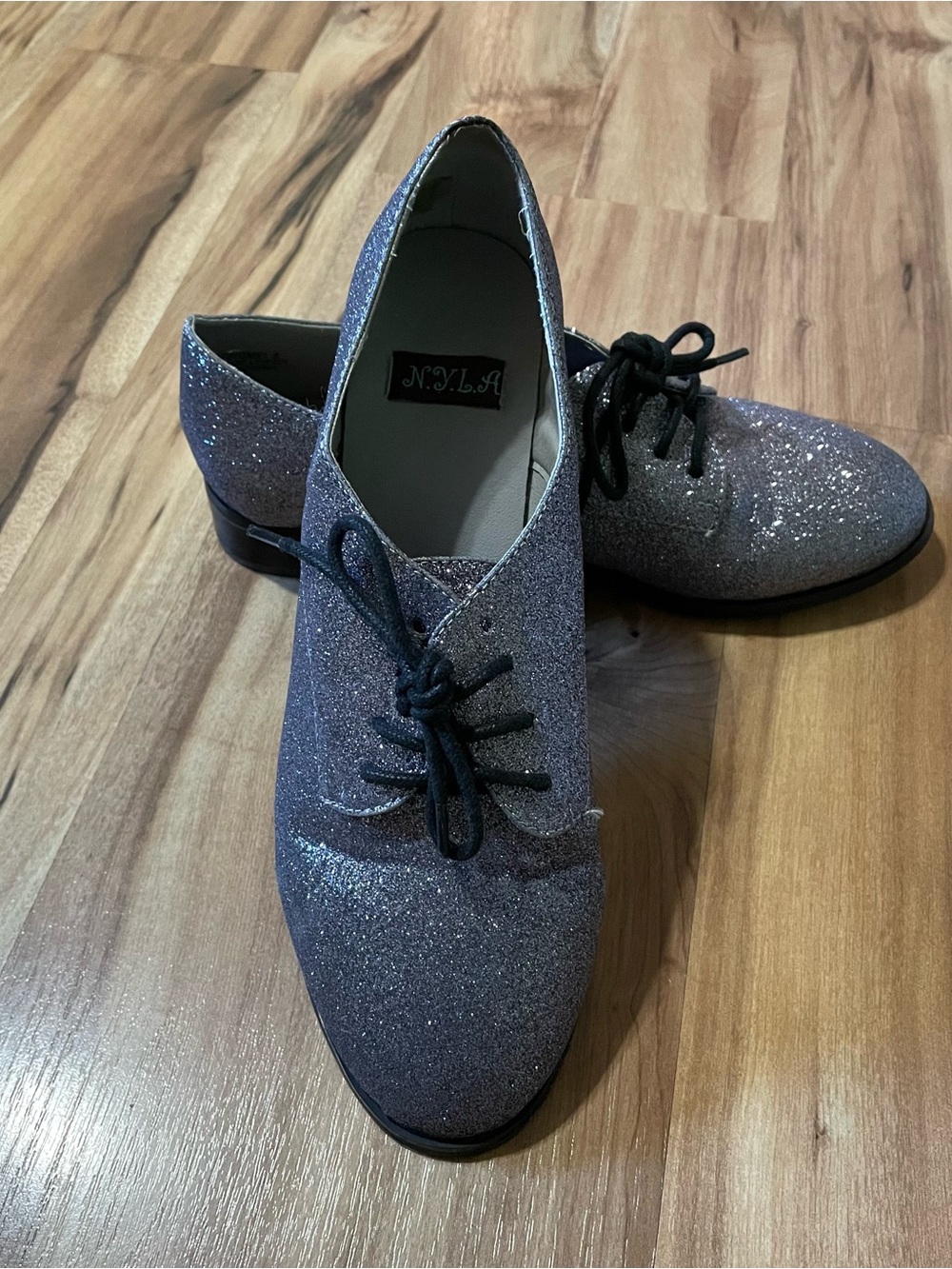 N.Y.L.A. Metallic Silver Glittery Almond Toe Oxford Flats Sz 8